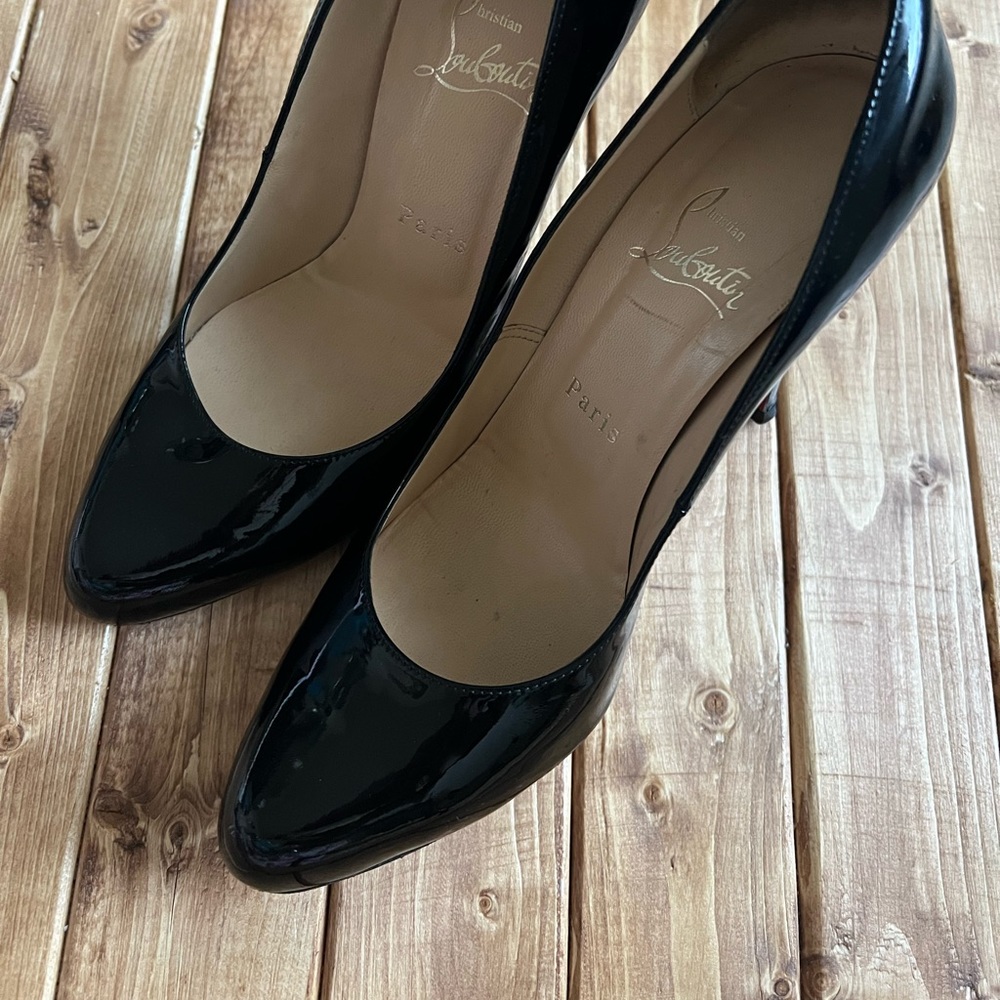 CHRISTIAN LOUBOUTIN |  Patent Leather Pumps
Size 38 or US 8